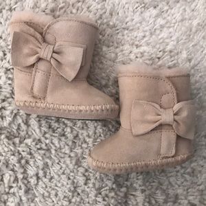 Baby girl Ugg’s size 0/1